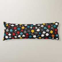 Design lúdico e energético com sotaques brilhantes