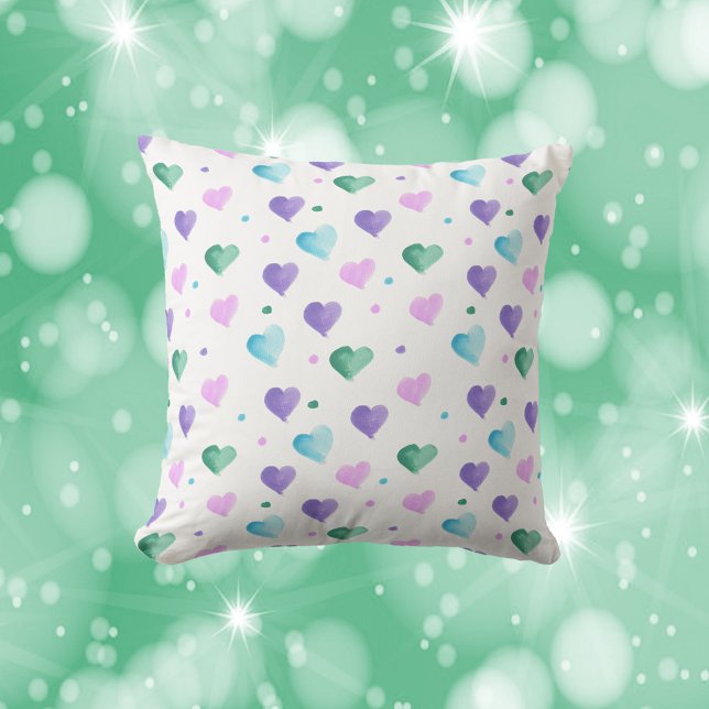 Almofada Coração Padrão de Aquarela Cor Azul Rosa Púrpura V (A throw pillow with water color hearts and polka dots done in pink, blue, purple and green.)