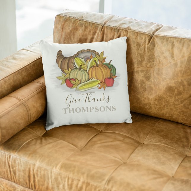 Almofada Cornucopia de outono de Ação de Graças Personaliza (Give Thanks a customized watercolor cornucopia throw pillow. )
