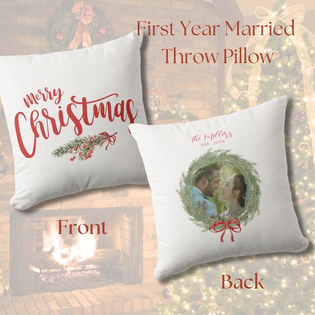 Almofada Coroa de Natal de pinheiro com foto de Recém-casad (First Christmas Married Photo Throw Pillow
)