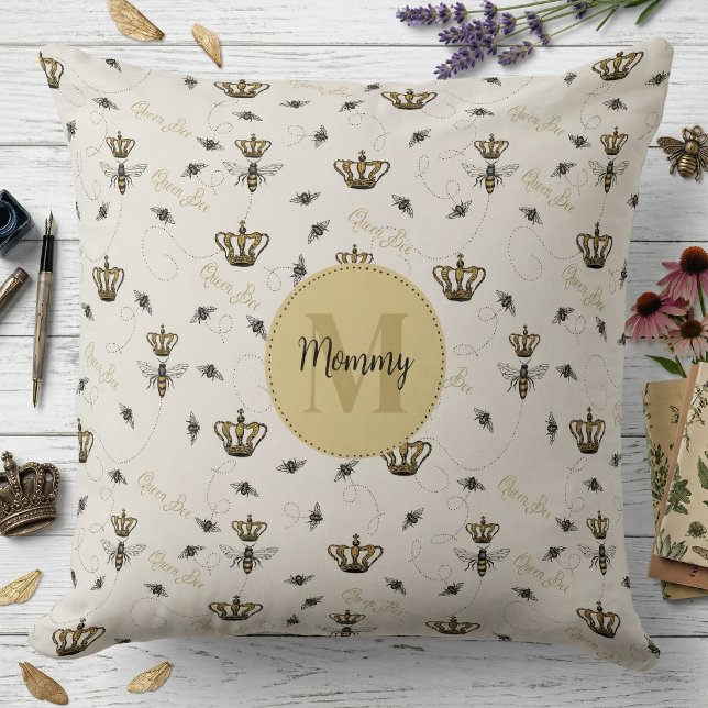 Almofada Coroa de Ouro Rainha Abelha Monograma Real Marfim (Elegant Queen Bee, Honeybees and Royal Gold Crown Pattern Hand Drawn in Black Ink with Monogram)
