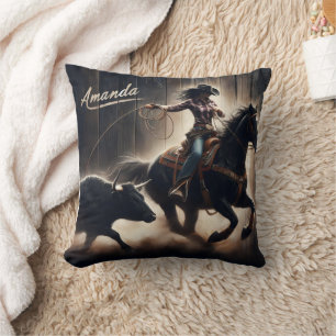 Almofada Cowgirl Roping a Steer em um Evento Rodeo