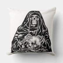 "Crânios da morte ligados a cordas"