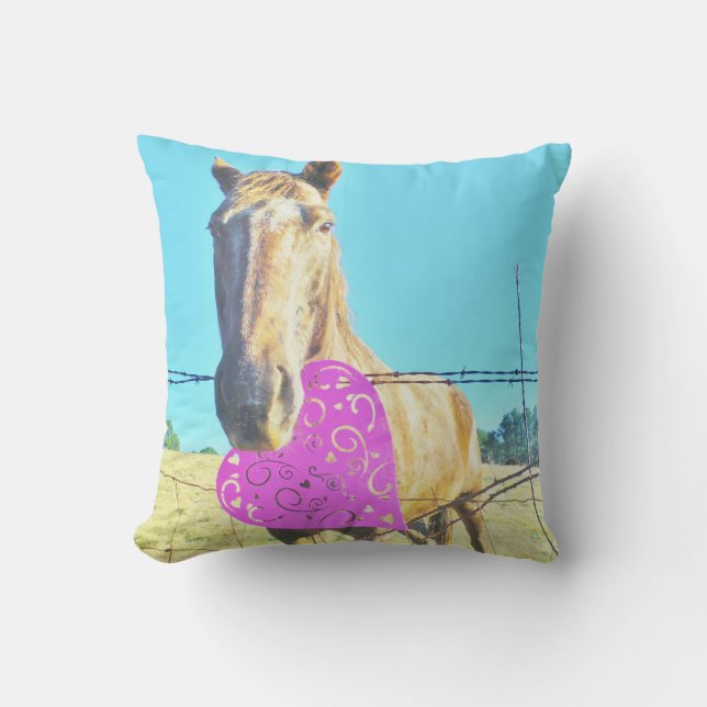 Almofada Creme Cavalo e Coração Rosa e Azul (Frente)