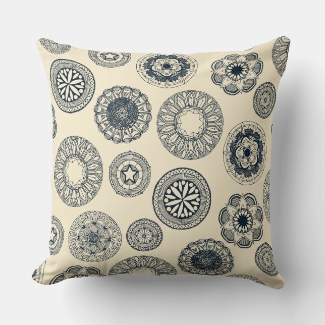 Almofada creme manchado de mandala cirk (Frente)