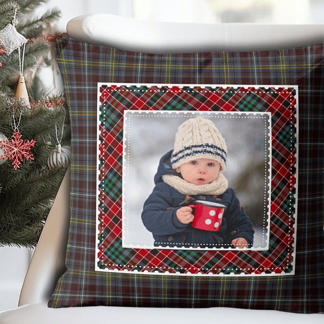 Almofada Crianças de Fotos de Feriado de Xadrez Rústica (Rustic Plaid Holiday Photo Kids Throw Pillow)