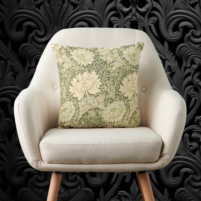 Almofada Crisântemo por William Morris, Arte Antiga (Chrysanthemum by William Morris, Vintage Art Throw Pillow)