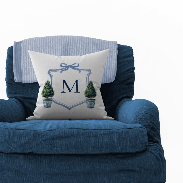 Almofada Crista Monogramada de Topiaria Chinesa (Topiary Tree Monogram Crest Pillow)