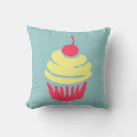 Cupcake rosa e amarelo com cereja no topo