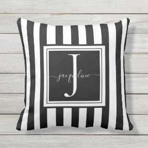 Almofada Cushion branco e preto monograma
