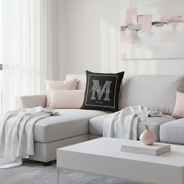 Almofada Custom name monogram typography black and white (Criador carregado)