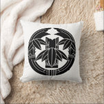 Almofada Cut bamboo in embracing bamboo leaves<br><div class="desc">This kamon is called "Daki take ni kiri take" in Japan.</div>