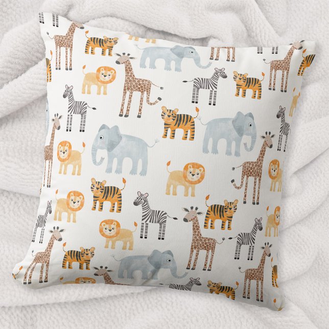 Almofada Cute Baby Safari Animal Watercolor Patterno (Cute safari baby animals, lion tiger zebra elephant giraffe patterned throw pillow)
