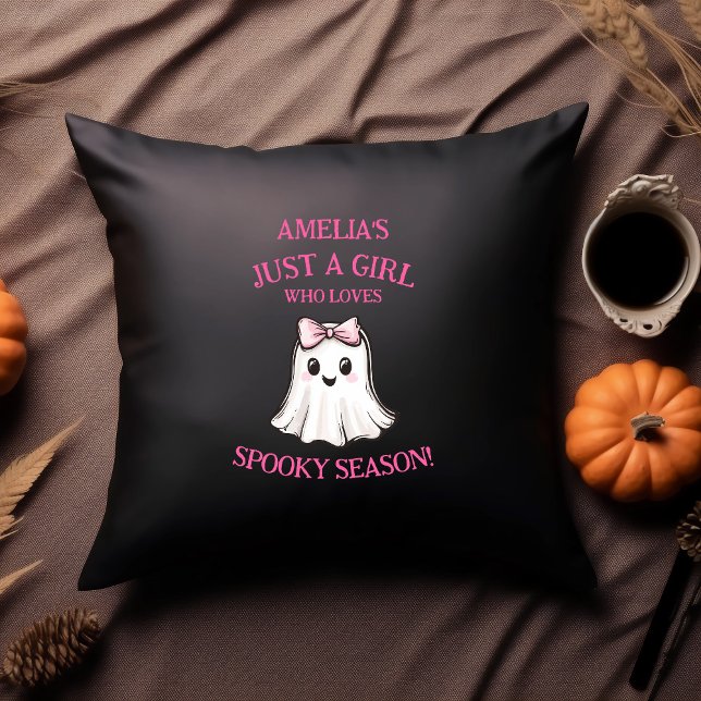 Almofada Cute Fantasma Temporada Assustadora Halloween  (Just a girl who loves spooky season cute custom Halloween Pillow)