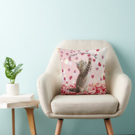 Almofada Cute Kitten Catching Valentine Heart Petals