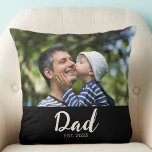 Almofada Dad Established Modern Script Photo<br><div class="desc">Black White Dad Established Script Photo Design. Replace the photo with your own of your kids and change the years to the years you became a dad. This fun pillow makes a great Father's Day or birthday gift for Dad.</div>