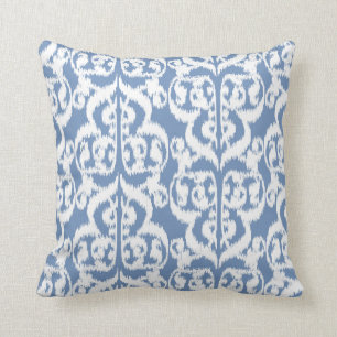 Almofada Damasco do Moorish de Ikat - azul-céu e branco