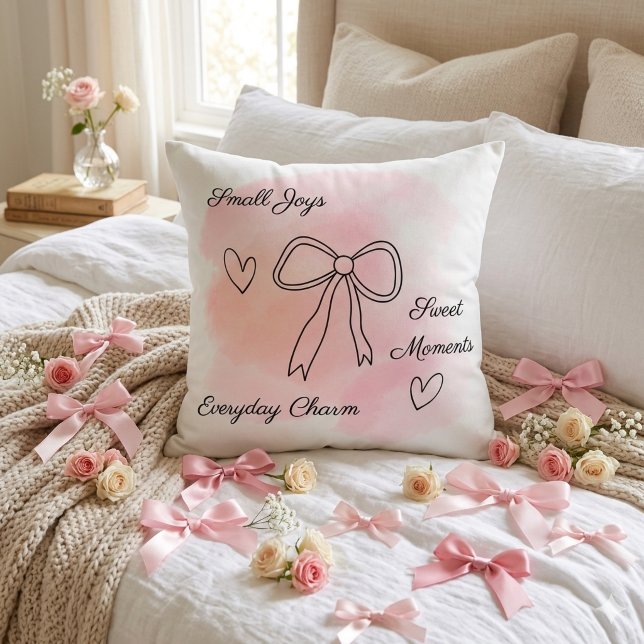 Almofada de Arremesso Aquarela Coquette Rosa Perso (Aesthetic pink watercolor coquette throw pillow with line art bow, hearts and a customizable text.)