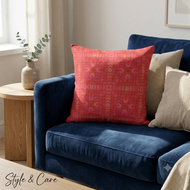 Almofada de Arremesso na Moda com Triângulos Verme (Trendy Throw Pillow Featuring Red Triangles)