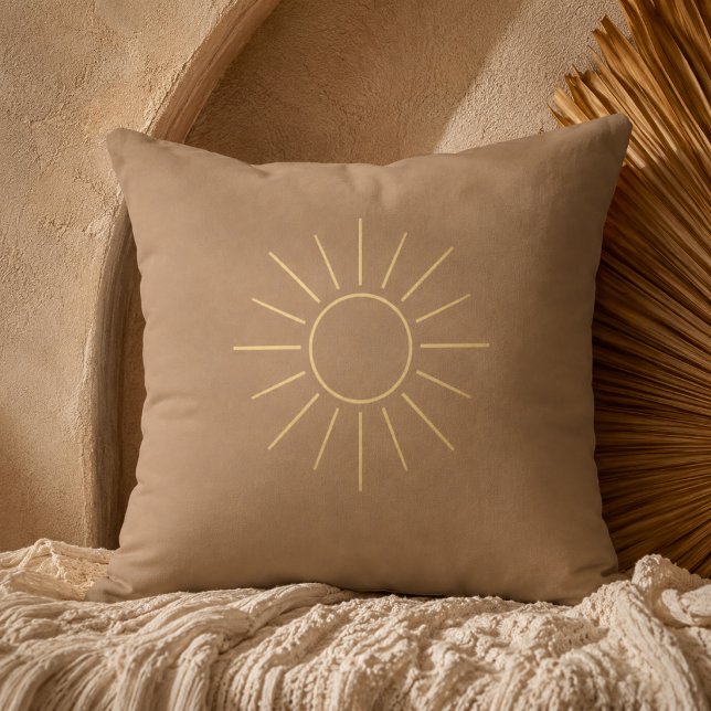Almofada de Arremesso Serenidade Ensolarada (Golden sun rays on a sand-inspired backdrop add refined character to modern earthy decor.)