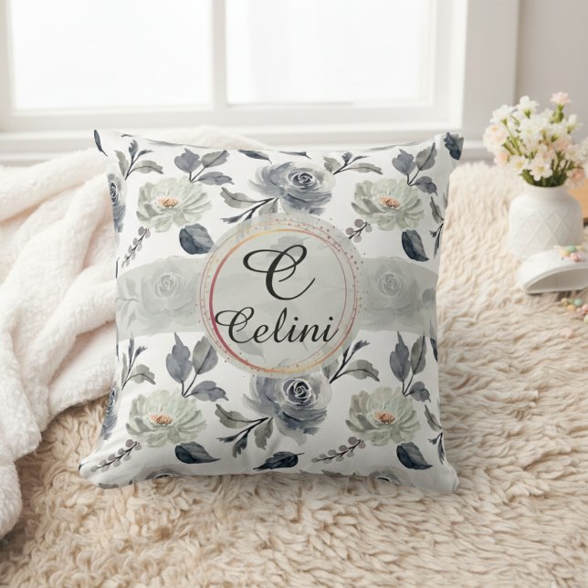 Almofada de lançamento personalizada com nome em a (Personalized Floral Watercolor Throw Pillow with Elegant Seamless Pattern)