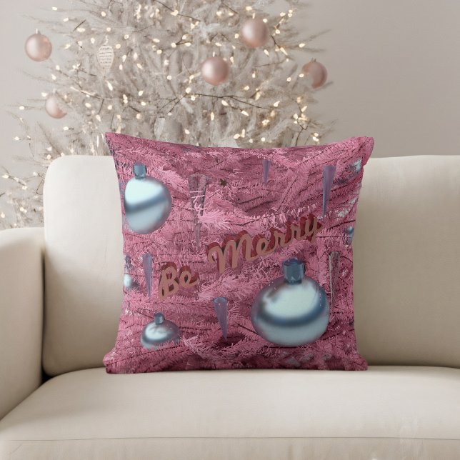 Almofada de Natal Cor-de-Rosa Alegre Árvore de Nat (Be Merry this holiday season with this pretty pink Christmas tree throw pillow!)