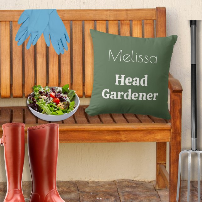 Almofada Decoração Personalizada do Jardim do Jardim do Jar (A customizable throw pillow cushion in green and white, with Head Gardener caption)