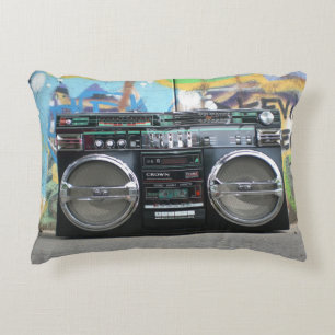 Almofada Decorativa 1980 - Boombox - Cassete Estéreo dos Anos 80