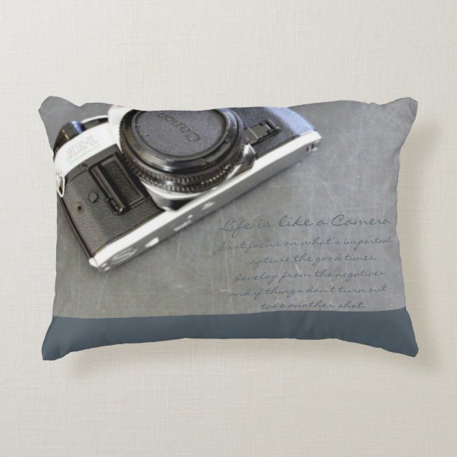 Almofada Decorativa A vida é como um travesseiro da câmera (Frente)