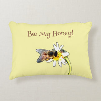 Almofada Decorativa Abeja Bumble Polinizadora em uma Flor Personalizad