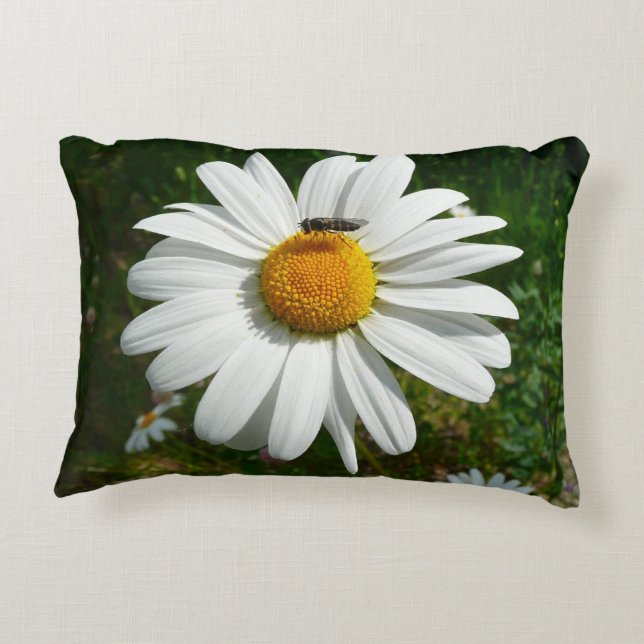Almofada Decorativa Abelha na Daisy Alaskan Summer Nature Photo (Verso)