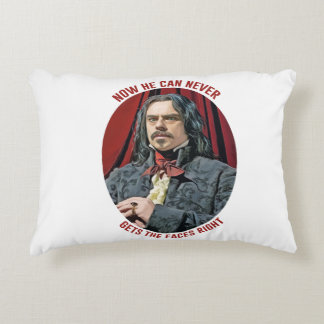 Almofada Decorativa Agora ele nunca consegue o Travesseiro certo para