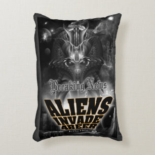 Almofada Decorativa Aliens Invade 4 Beer Galaxy Attack