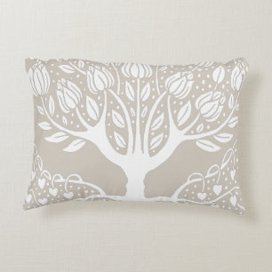 Almofada Decorativa Árvore da Magnolia Ornamental por Aubrey Beardsley