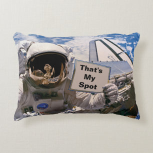 Almofada Decorativa Astronauta da NASA Segurando Placa - Adicionar Tex