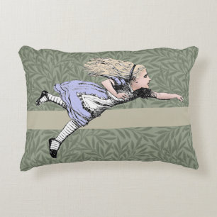 Almofada Decorativa Aventura da Alice Voadora no País das Maravilhas V
