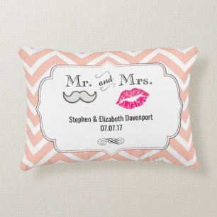 Almofada Decorativa bigode e Lábios Sr. & Peach Chevron Wedding