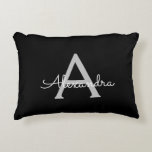 Almofada Decorativa Black Silver Modern Script Girly Monographic Name<br><div class="desc">Nome do Monograma e Travesseiro Inicial do Script Preto e Prateado. O travesseiro faz o doce e perfeito presente de 16 anos,  casamento,  chá de panela,  chá de fraldas ou festa de solteira para alguém que decora seu quarto em ouro rosa.</div>