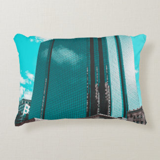 ALMOFADA DECORATIVA BLUE CURTAIN WALL BUILDING UNDER TEAL SKIES