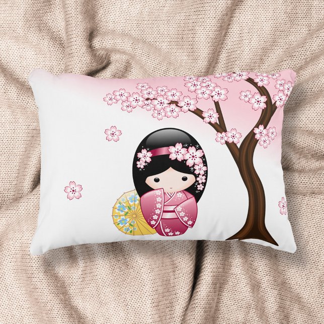 Almofada Decorativa Boneca Kokeshi da Primavera - Garota Geisha Japone (Criador carregado)