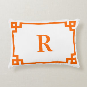 Almofada Decorativa Borda Monograma Chave Grega Laranja Brilhante