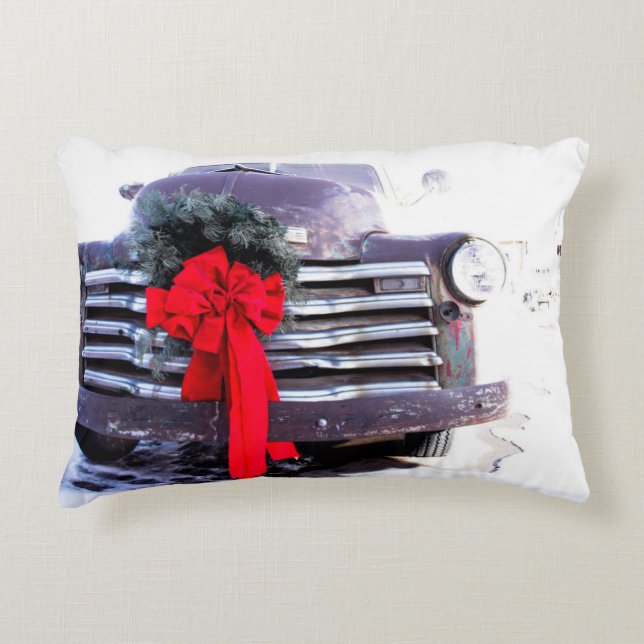 Almofada Decorativa Caminhão Antigo com Coroa de Natal Festiva (Frente)