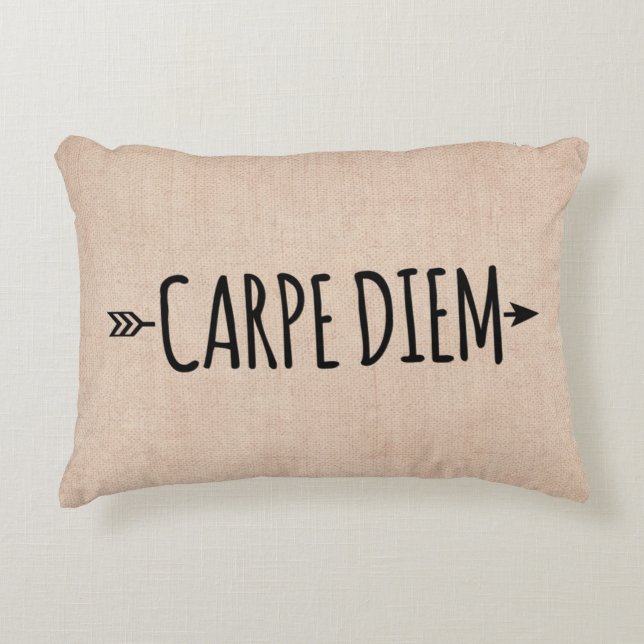 Almofada Decorativa Carpe Diem Boho Seta em bege (Frente)