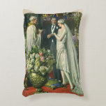 Almofada Decorativa Casamento vintage, noiva e noiva com Menorah<br><div class="desc">Ilustração Vintage,  amor e cerimônia de casamento romântica,  com uma imagem de um casal se casando em uma bela sinagoga com vitrines coloridas,  flores e uma menorah de sete galhos. A noiva está vestindo um longo vestido branco e o noivo é bonito em seu smoking.</div>
