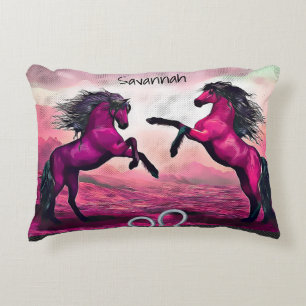 Almofada Decorativa Cavalos de Magenta Fantasia no Ponto de Cartoon