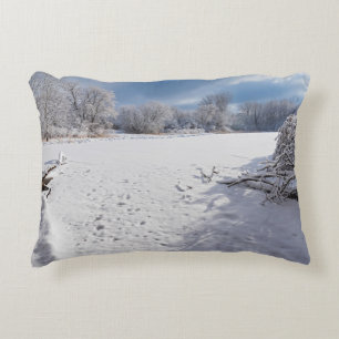 Almofada Decorativa cenas de inverno ao longo da lagoa e florestas de