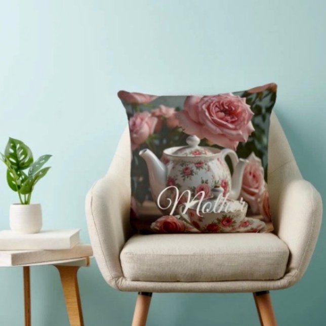 Almofada Decorativa Chá Rosa do Cabbage Rosa (Throw Pillow 100% polyester heavyweight stretch material. Hidden zipper Made in the USA.
)