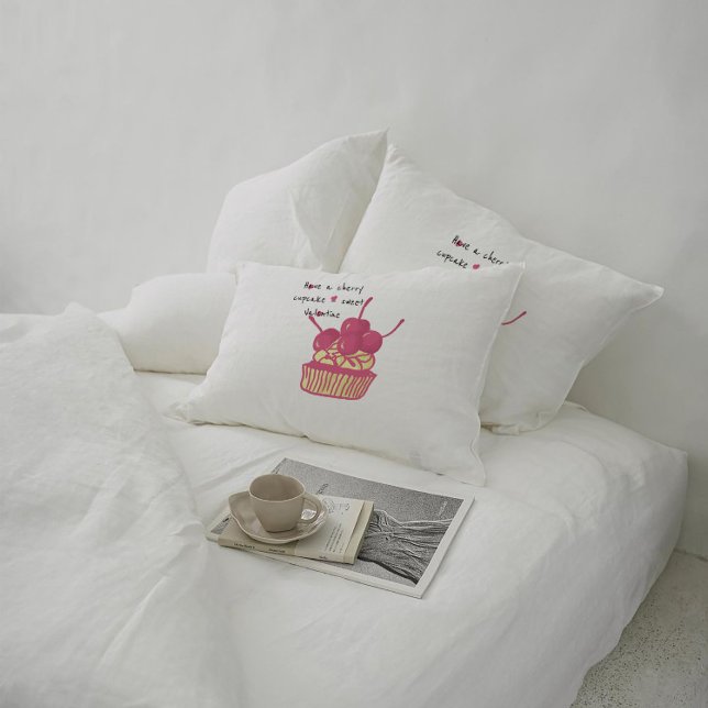 Almofada Decorativa Cherry Cupcake Valentine – Hand-Drawn Dessert (Criador carregado)