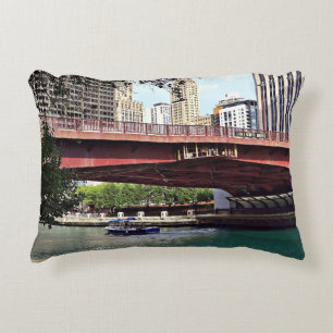 Almofada Decorativa Chicago IL - Táxi Aquático sob a Ponte Columbus Dr