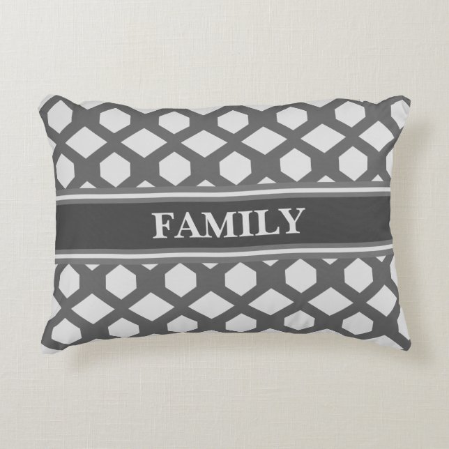 Almofada Decorativa Cinzas e Padrão Geométrico de Prata (Frente)